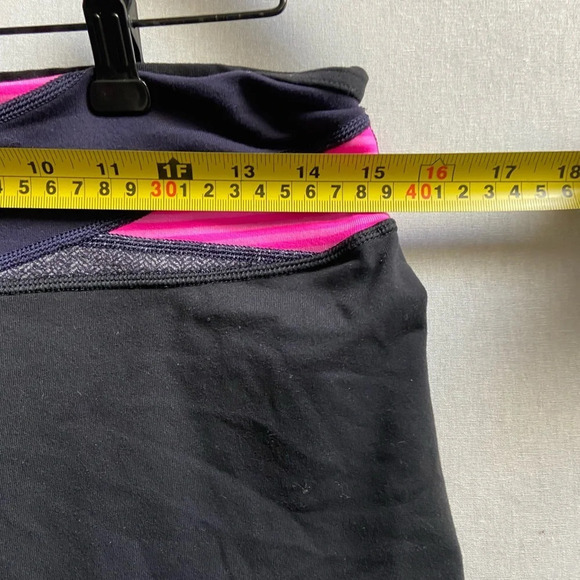 Lululemon Athletica Groove Short reversible/low rise shorts  Sz 10 - Picture 3 of 6